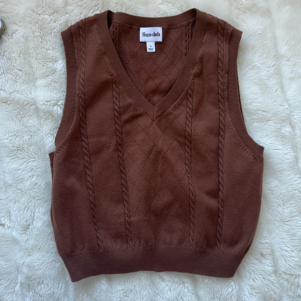Aritzia Sunday Best Quinn wool sweaterer vest in brown size small EUC